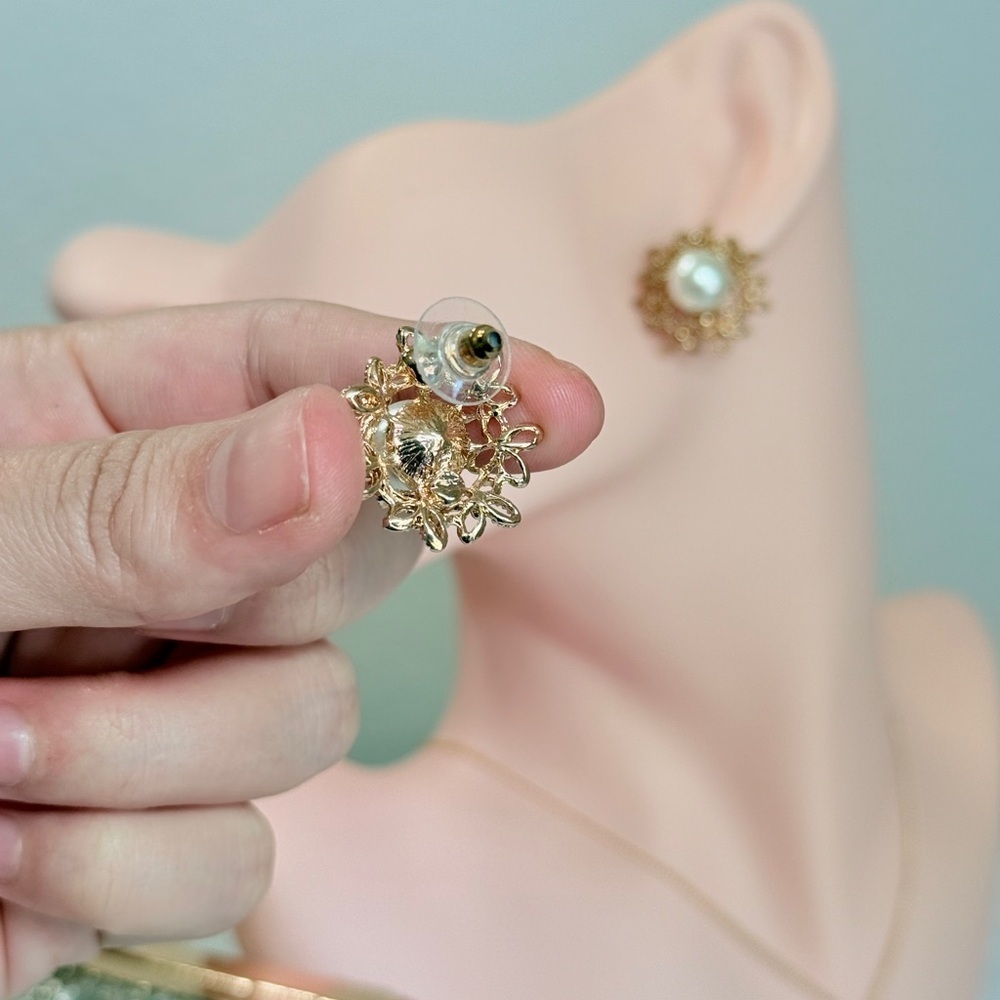 ⚜️ Elegant Gold Earrings With Pearl - Picture 2 of 7